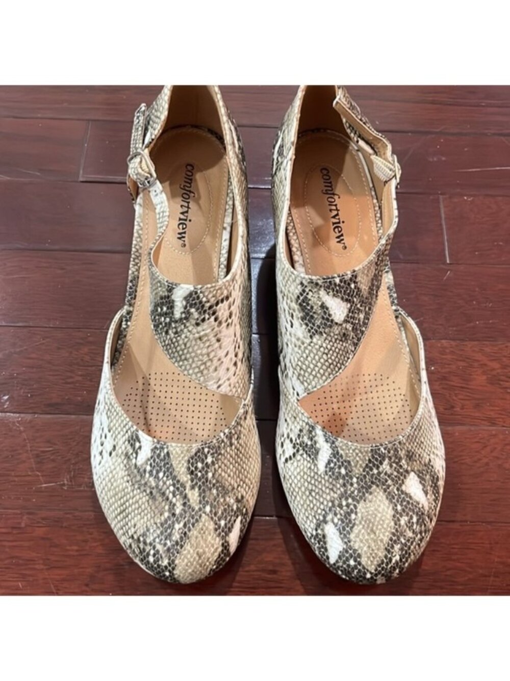 Comfort View Snake Skin design pumps low heel NWOT Size 10 side buckle - Picture 3 of 12